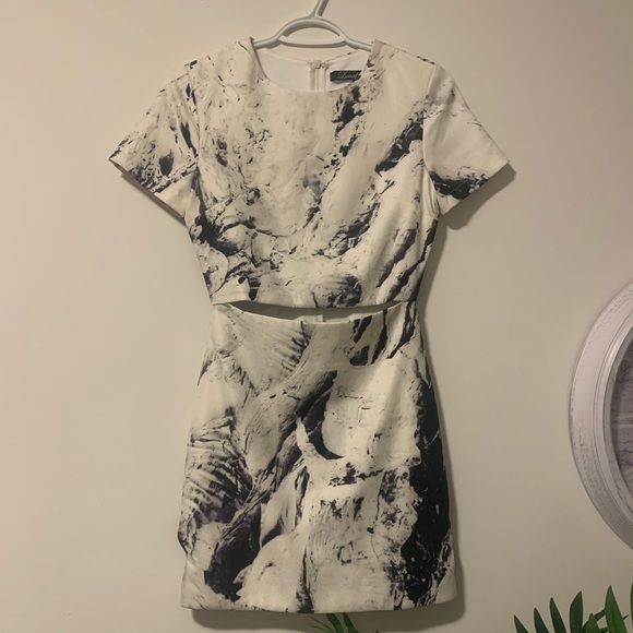 Moving sale! Cut out dress - Picture 3 of 5